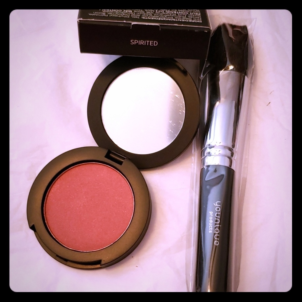 Blush and brush